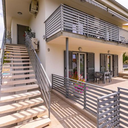 מאלינסקה Apartments Pivas מראה חיצוני תמונה